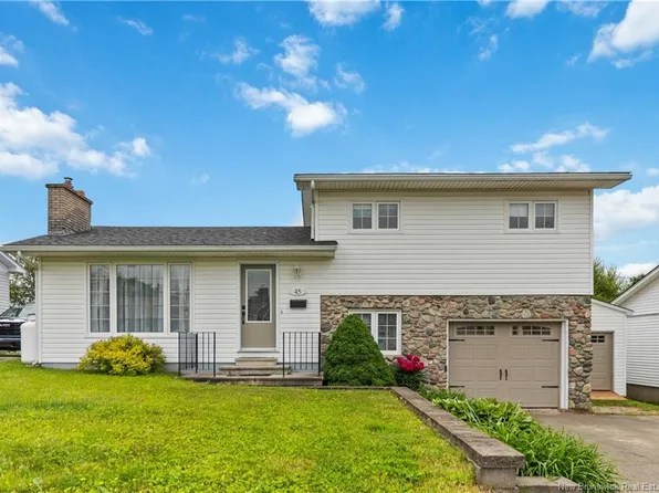 45 Bolton St, Moncton, NB E1E 2H5