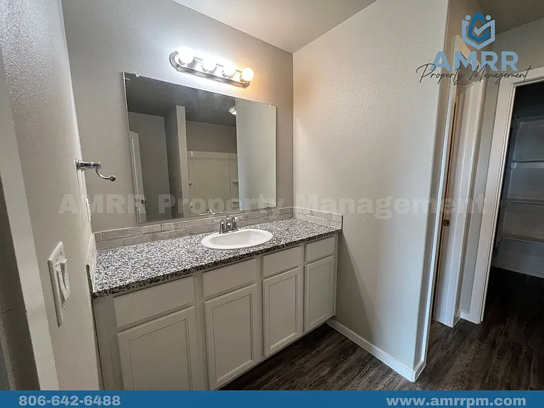 2105 N Avenue K — Photo 8
