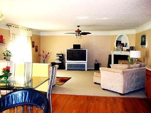 Family room (19'x18')-great space,beautiful gas fireplace 
