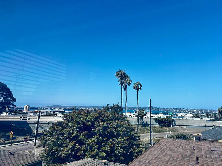 Large 2 bed 1 bath with private outdoor patio- Bankers Hill — Photo 6