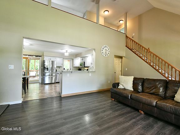 4th image of 119 Lemont Avenue