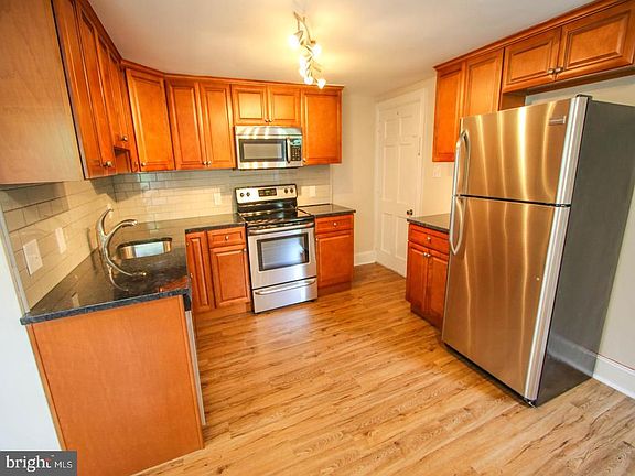 3rd image of 10 Barclay St APT 3N