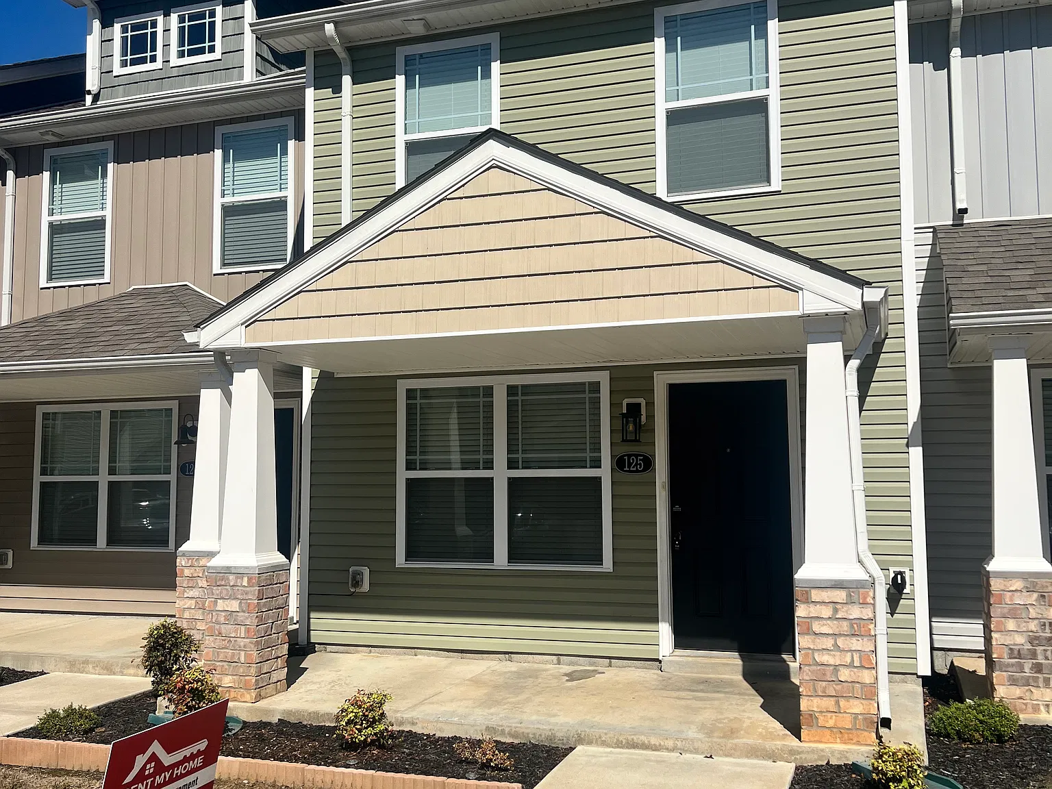 2 bed, 2.5 bath, 1300 sqft, $1,350 — Photo 1