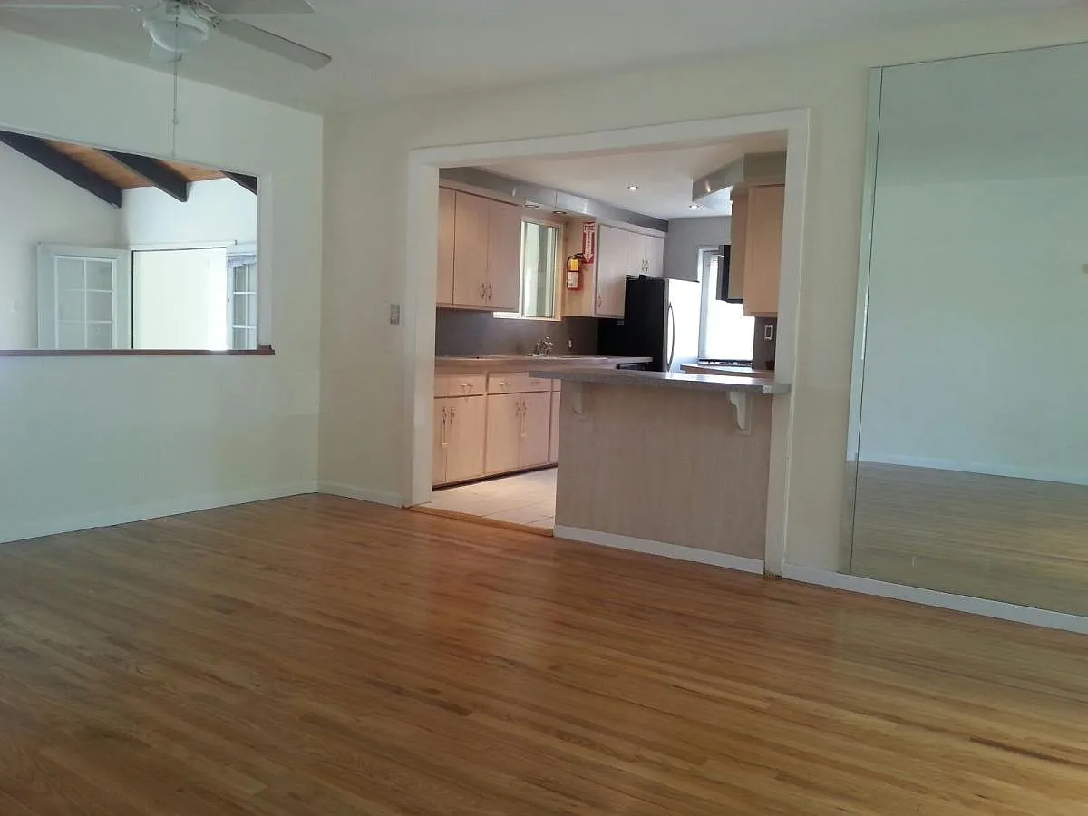 3 bed, 1600 sqft, $3,685 — Photo 3