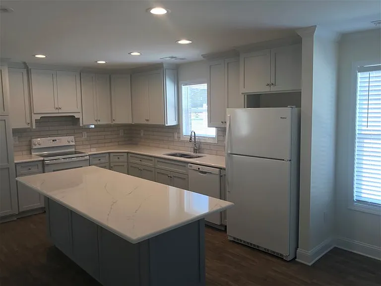 716 E Catawba St — Photo 3