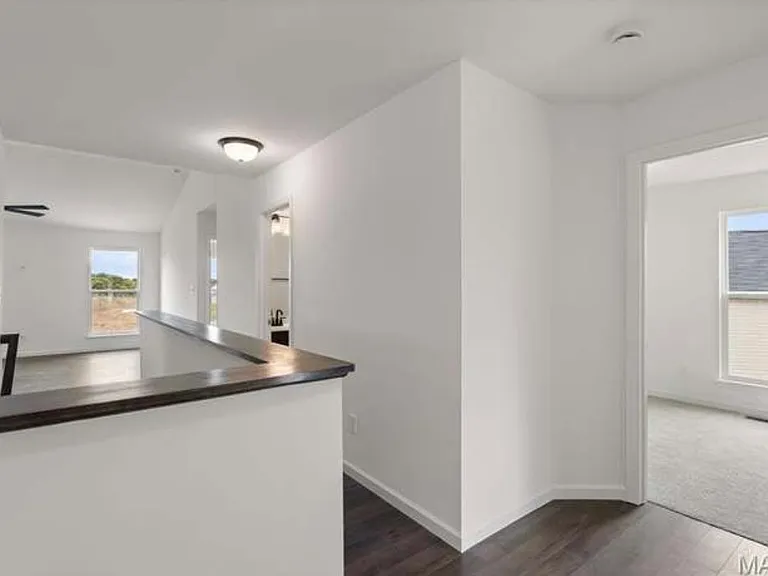 408 Honor Hill Dr — Photo 2
