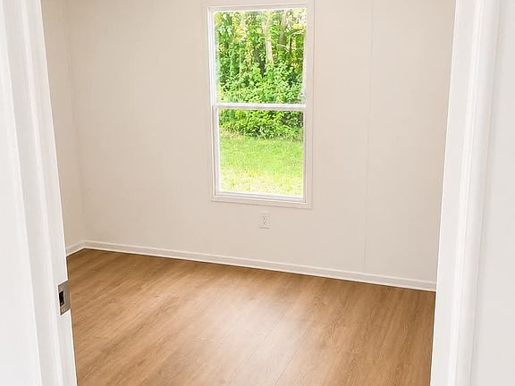 5th image of 146 Ridgemont Dr