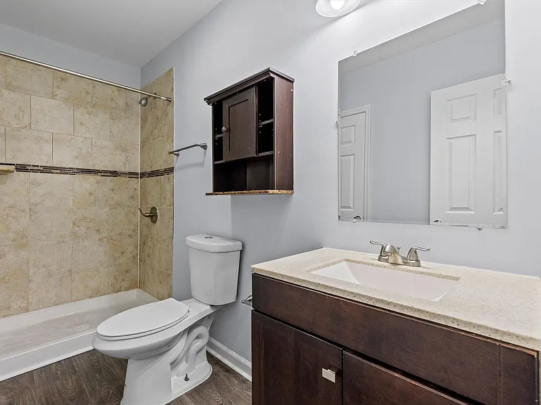 2510 Roslyn Ave — Photo 37