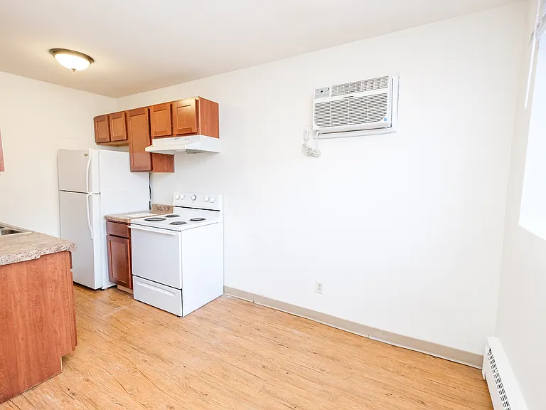 Emerson Apartments | 2537 — Photo 5