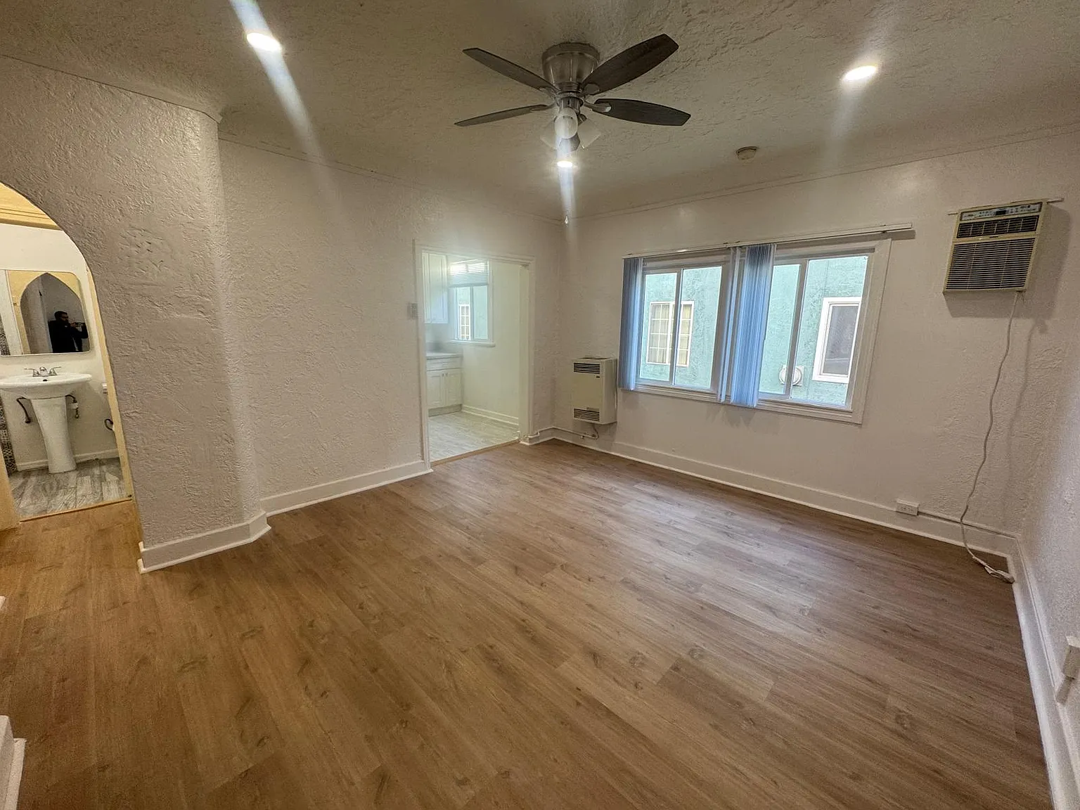 Studio, 400 sqft, $1,500 — Photo 1