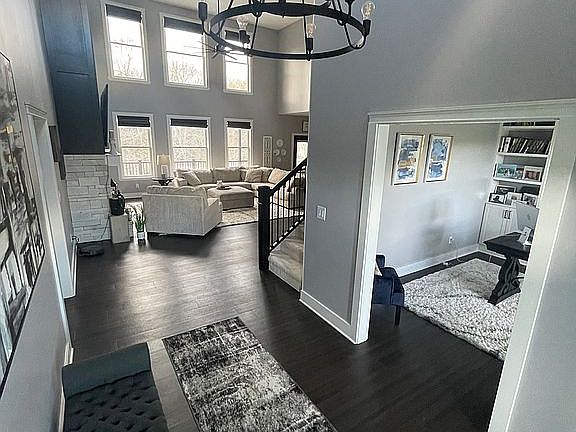 4th image of 233 Apple Hill Ln