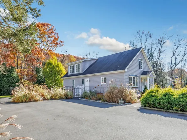 52 Nearbrook Drive, Newtown, CT 06470
