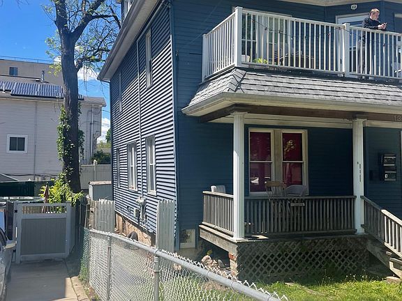4th image of 1310 Bay St