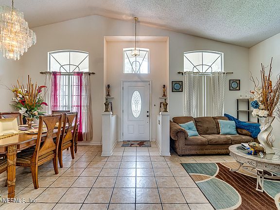 5th image of 11737 CHESTNUT OAK Drive E