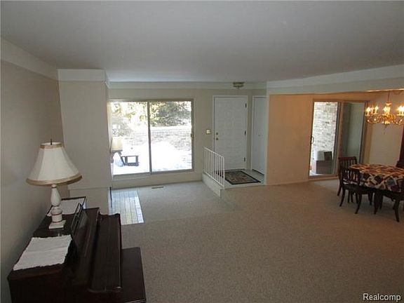 4th image of 1513 S Hill Blvd #1555