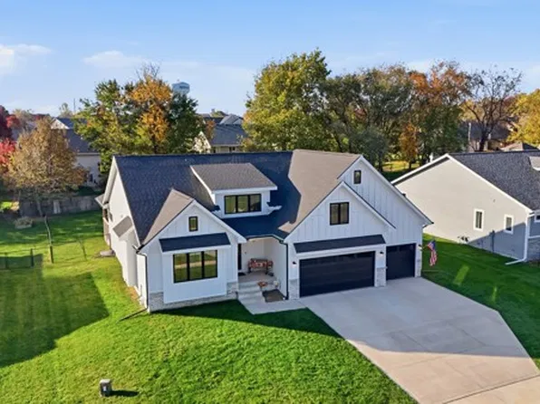 807 E Trail Ridge Ave, Indianola, IA 50125