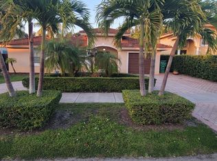 15841 SW 42nd Ter, Miami, FL 33185