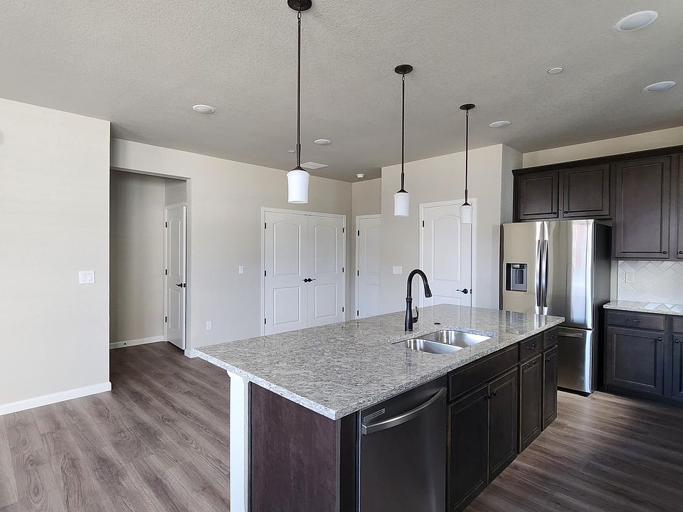 Kitchen / Dining