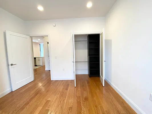 Rented by EastMount Realty LLC | media 8