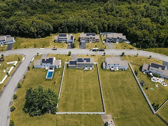 3rd image of 52 Oldfield Rd