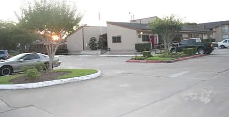 Twin Oaks — Photo 3