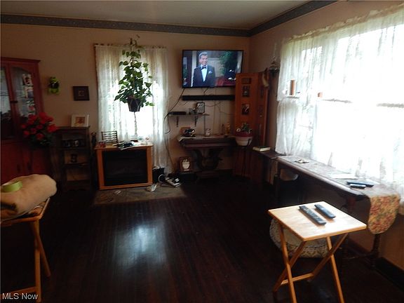 4th image of 2094 Uniondale Dr
