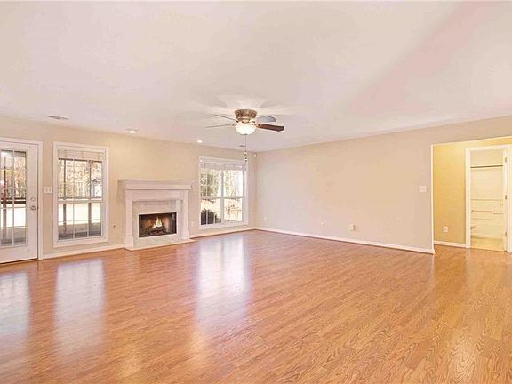 3rd image of 505 Walnut Creek Dr