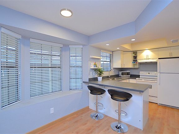 3rd image of 820 W University Dr Unit 16