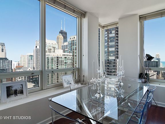 5th image of 33 W Ontario St APT 39A