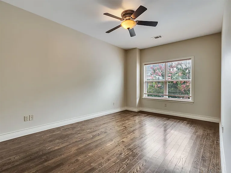 918 Knox St — Photo 21