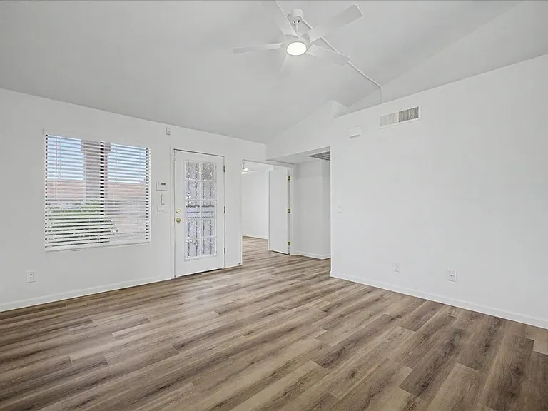 10055 E Desert Aire Dr — Photo 4