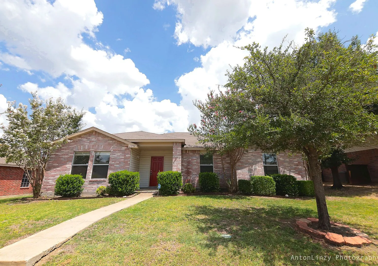 $1,995 3 Bed/2 Bath/2 Garage Ready for Move-in Rockwall Home in Meadowcreek Estates — Photo 1