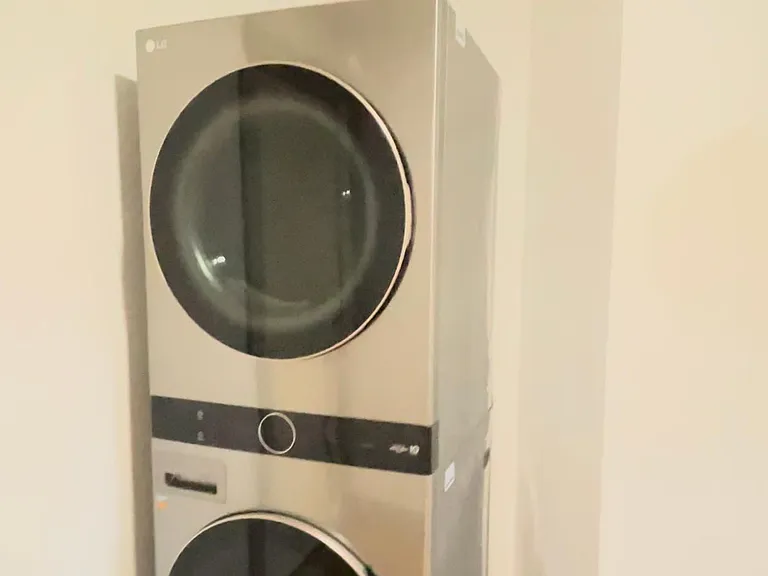 Washer/Dryer included.