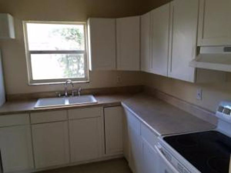 2nd image of 211 NE 16th Ave