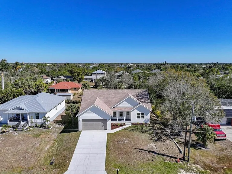 3320 Palm Dr — Photo 2