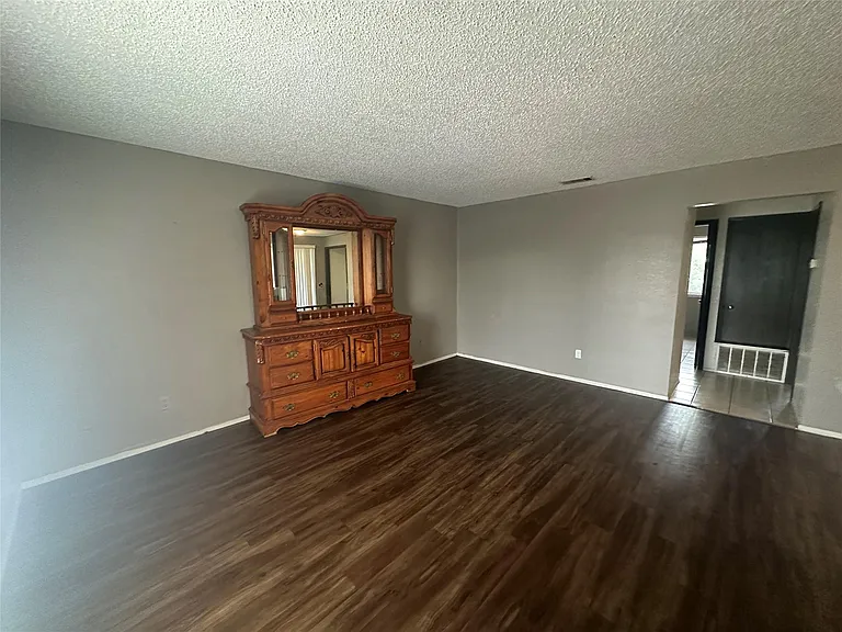 4910 Pepper Ln #D — Photo 10