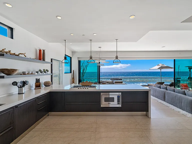 25250 Malibu Rd — Photo 20