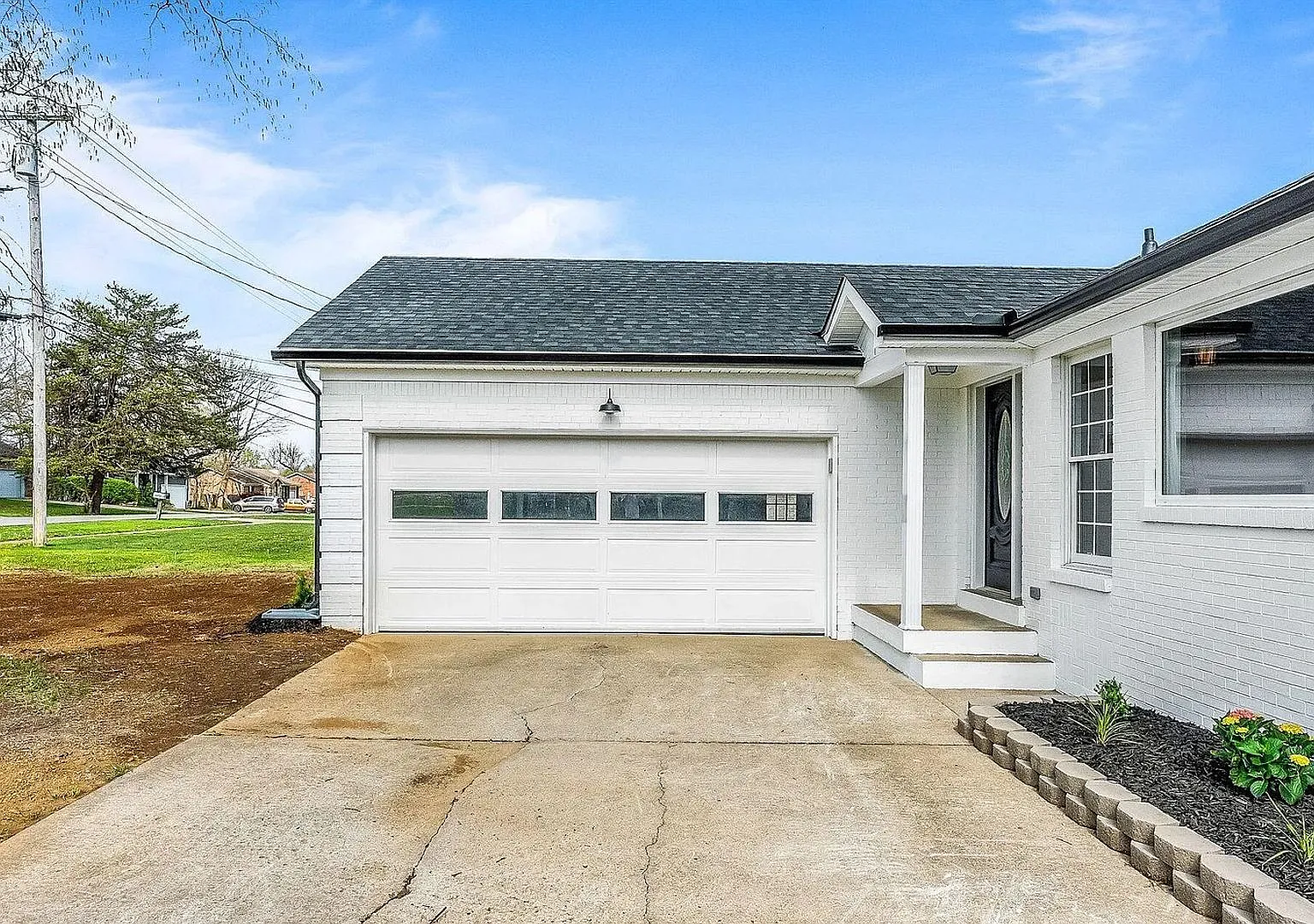 Fully Renovated 4 Bedroom — Photo 3