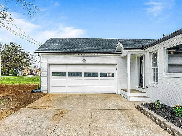 400 Newman Way — Photo 3