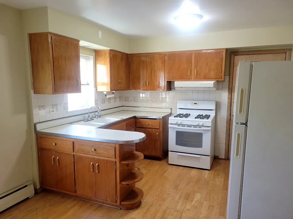 2 bed, 750 sqft, $1,675 — Photo 3