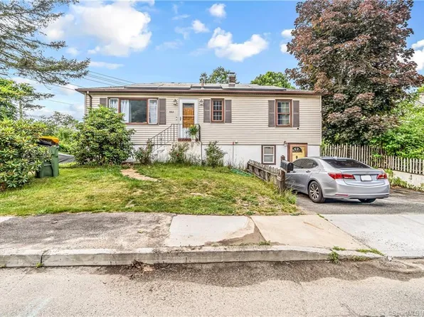 883 Pearl Lake Road, Waterbury, CT 06706