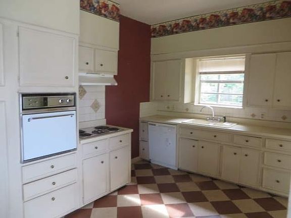 3rd image of 1010 Portland Ave