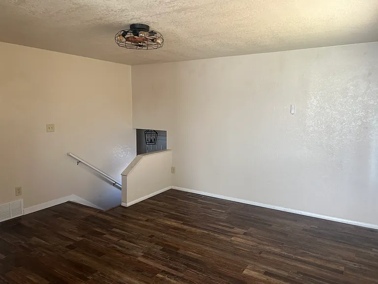 621 Jackson St — Photo 9