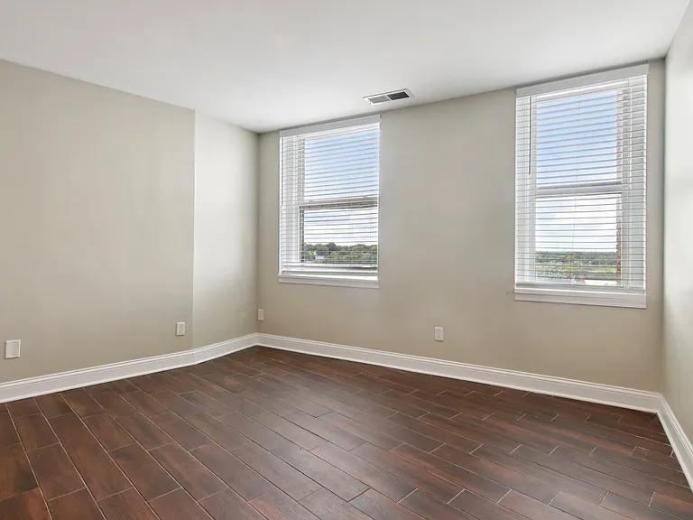 Historic Stolp Island Apartments — Photo 11