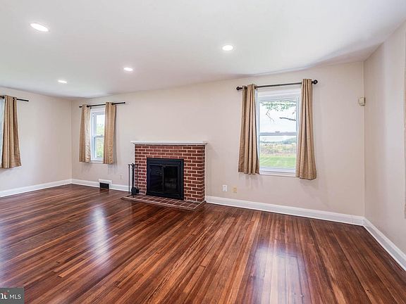3rd image of 2705 Spring Hill Rd