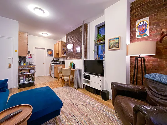 Rented by Compass | media 23