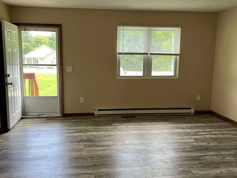 60 Harkrader St #B — Photo 2