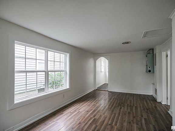 3rd image of 4013 N Columbus Ave