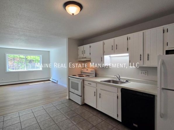 10 Tall Pines Dr APT 23, Lewiston, ME 04240
