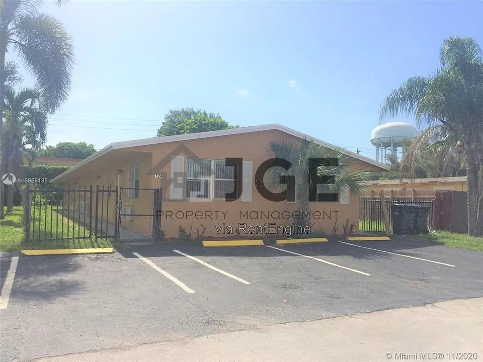 724 NW 4th Ave #2